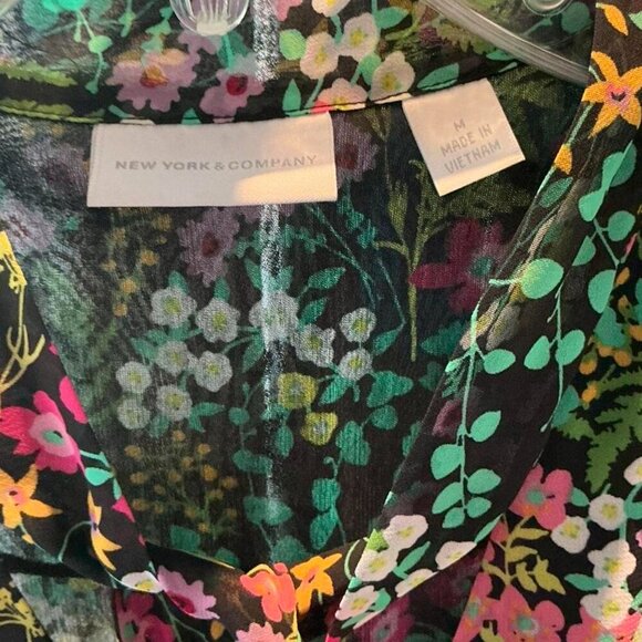 Black Multi-colored floral lace dress with black lace trim and tie neck Medium - Picture 4 of 4